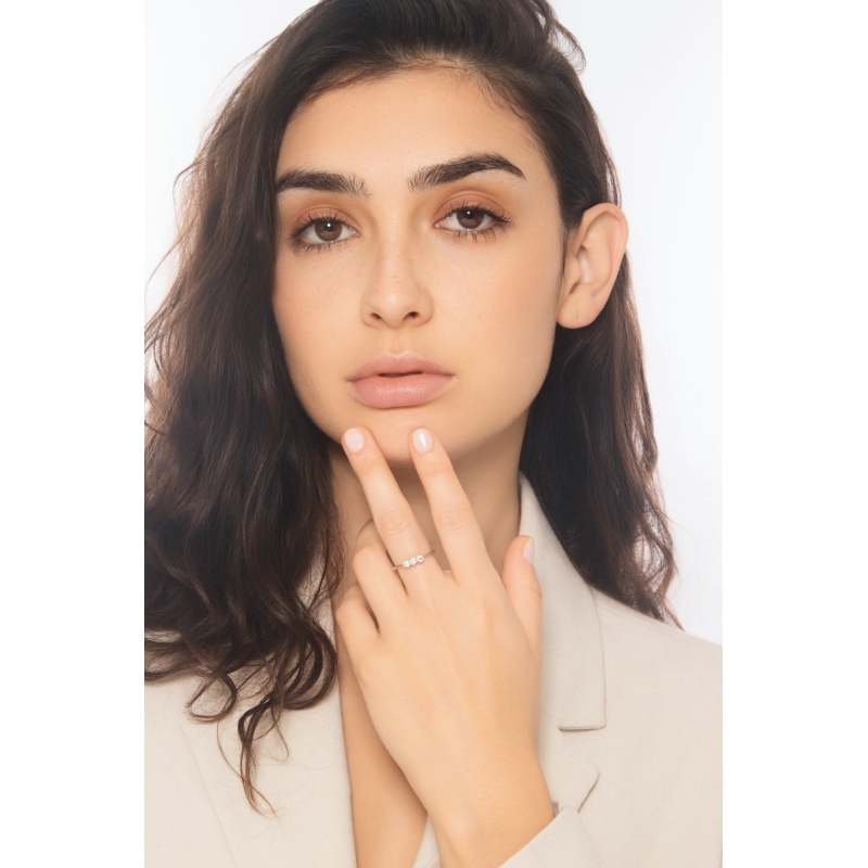 Trilogy ring in white gold 18k with 3 diamonds Trilogy ring in white gold 18k with 3 diamonds