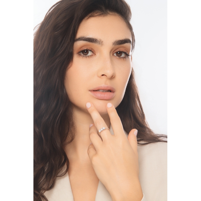 750 white gold trilogy diamond ring 