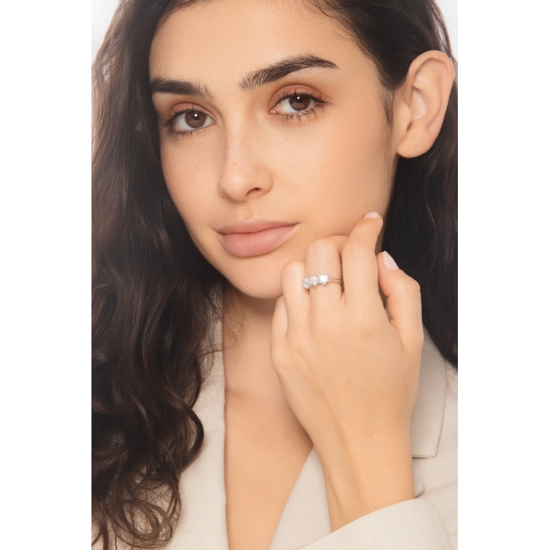 Trilogy ring in 18k white gold with diamonds 1,50 ct