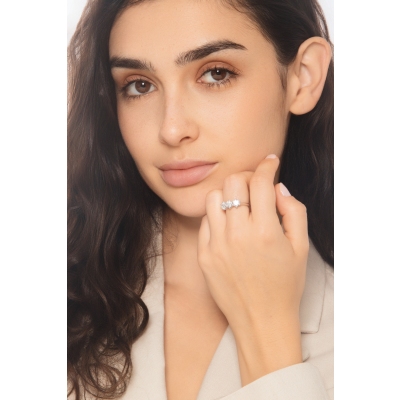 Trilogy ring in 18k white gold with diamonds 1,50 ct