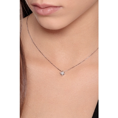 18k white gold solitaire necklace with 0.40 ct diamond