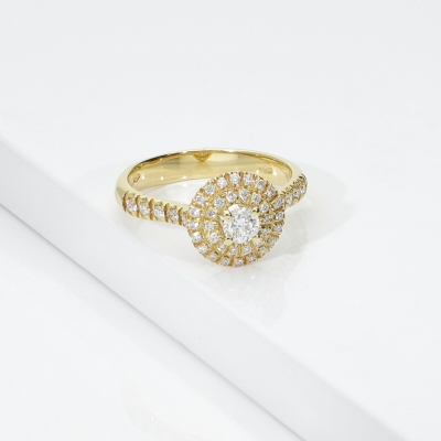 Round diamond pavè ring in 18kt yellow gold