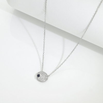 Diamond pavè pendant necklace with sapphire in 18kt white gold