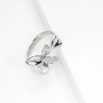 Modern flower open ring with diamonds in 18kt white gold