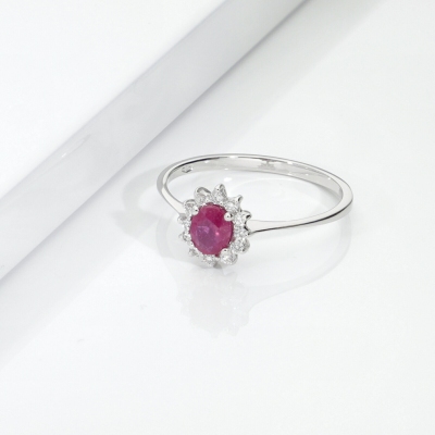 Ruby diamond halo ring in 18kt white gold 