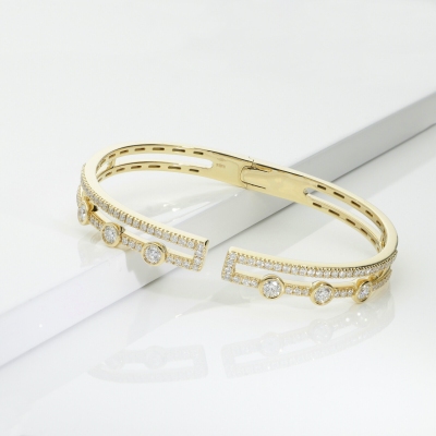 Semi-rigid cuff bracelet in 18kt yellow gold and diamonds