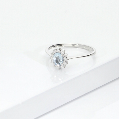 Aquamarine diamond halo ring in 18kt white gold