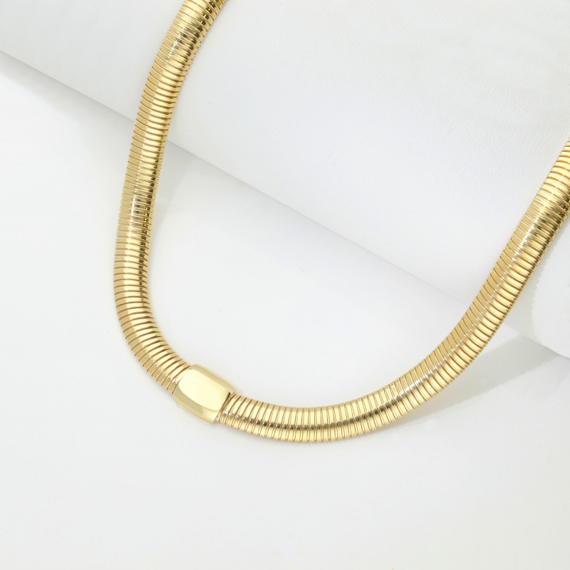 Tubogas rigid necklace in 18kt yellow gold Tubogas rigid necklace in 18kt yellow gold