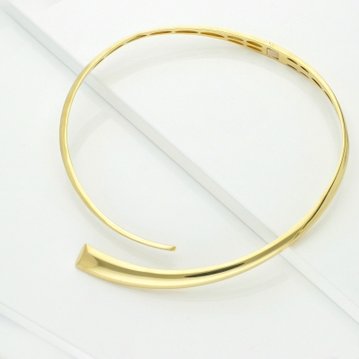 Bypass rigid necklace in 18kt yellow gold