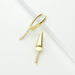 Modern hoop earrings in 18kt yellow gold 2