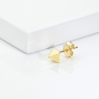 Single pyramid earring 18kt yellow gold