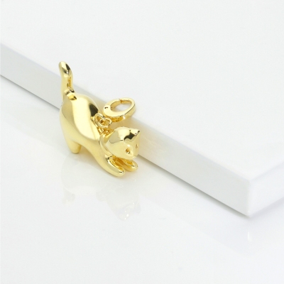 Cat charm 18kt yellow gold 