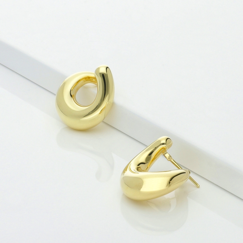 Puffy hoops in 18kt yellow gold