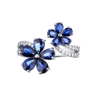 Blue sapphire flowers ring in 18kt white gold