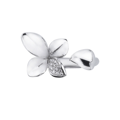Modern flower open ring with diamonds in 18kt white gold