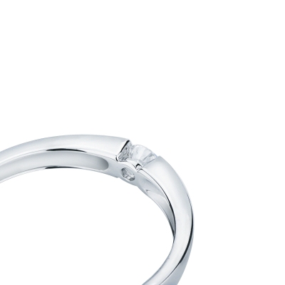 Solitaire ring tension setting in 18k white gold with a 0,10 ct diamond
