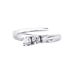 TOI&MOI ring in 18k white gold with three diamonds 2