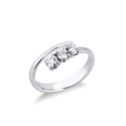TOI&MOI ring in 18k white gold with three diamonds