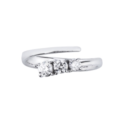 White gold 750 TOI&MOI ring with three diamonds 2