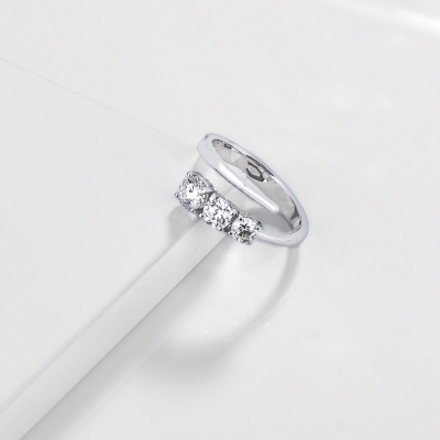 TOI&MOI ring with three diamonds in 18k white gold