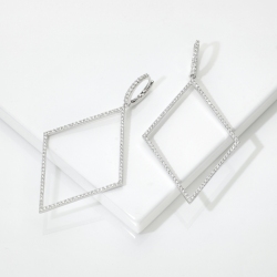 Diamond-shaped earrings in 18kt white gold
