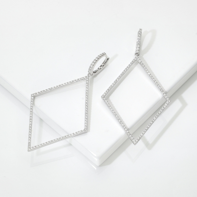 Diamond-shaped earrings in 18kt white gold Diamond-shaped earrings in 18kt white gold