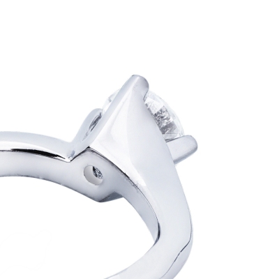 IGI certified diamond solitaire ring in 18kt white gold
