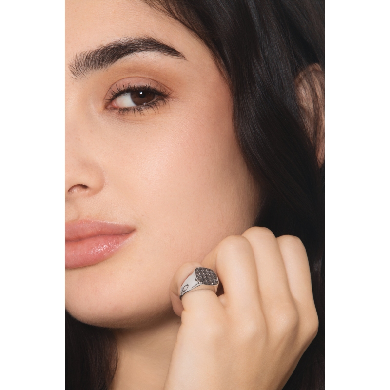 Pinky ring in 18k white gold with black diamonds pavé