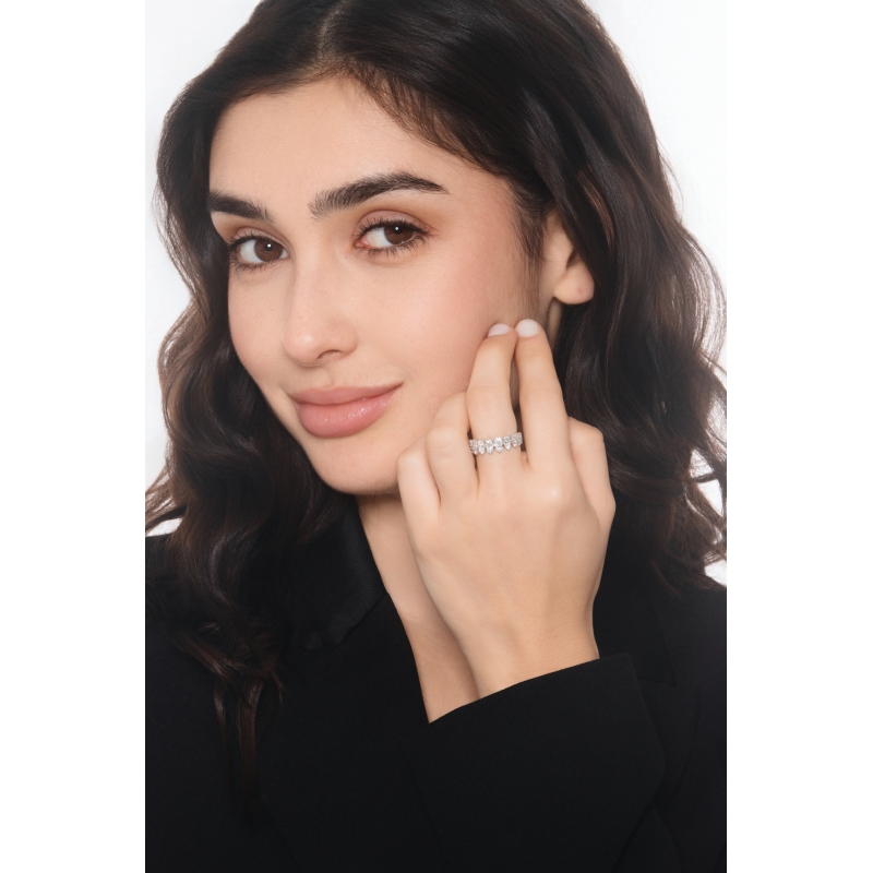 White gold 18k ring with diamonds marquise cut