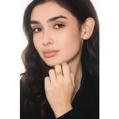 18k white gold ring with citrine and diamonds shoulder set