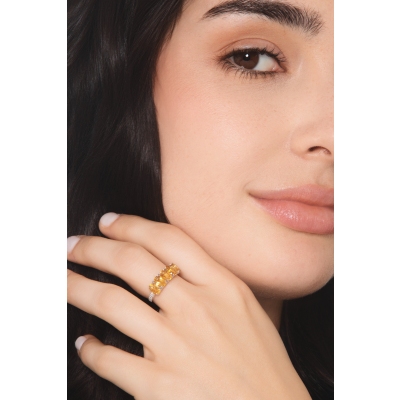 18k white gold ring with citrine and diamonds shoulder set