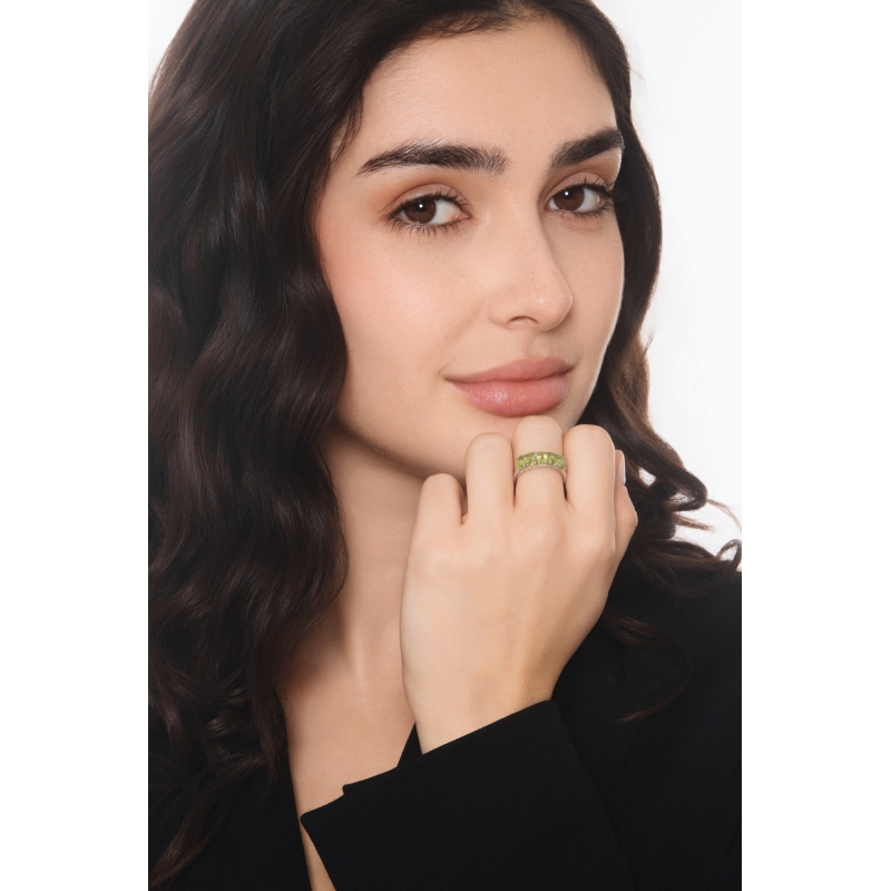 18k white gold ring with diamonds and peridots 18k white gold ring with diamonds and peridots