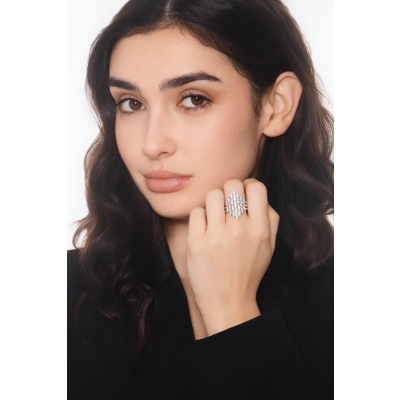 750 white gold diamonds design ring