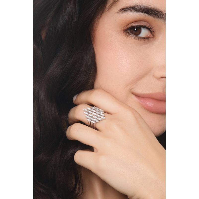 750 white gold diamonds design ring 750 white gold diamonds design ring