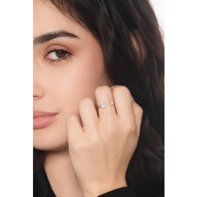 Diamond pavé paw print ring in 18kt white gold