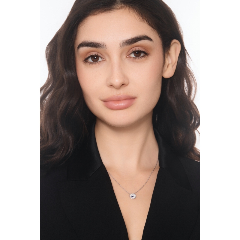 Diamond pavè pendant necklace with sapphire in 18kt white gold