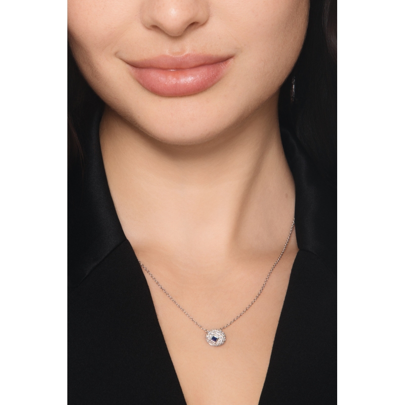 Diamond pavè pendant necklace with sapphire in 18kt white gold