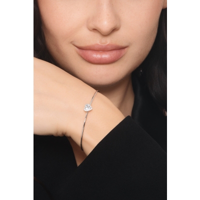 Thin bangle bracelet with diamonds and heart-shaped aquamarine in 18kt white gold