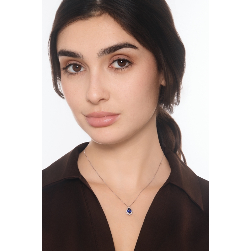 Necklace in white gold 18k with blue sapphire pear cut and diamonds 