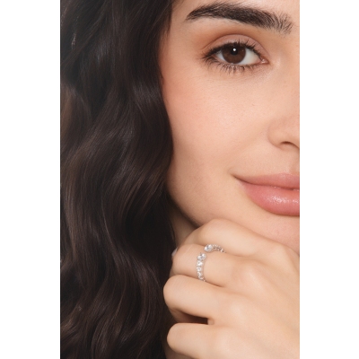 White gold 18k ring with diamonds