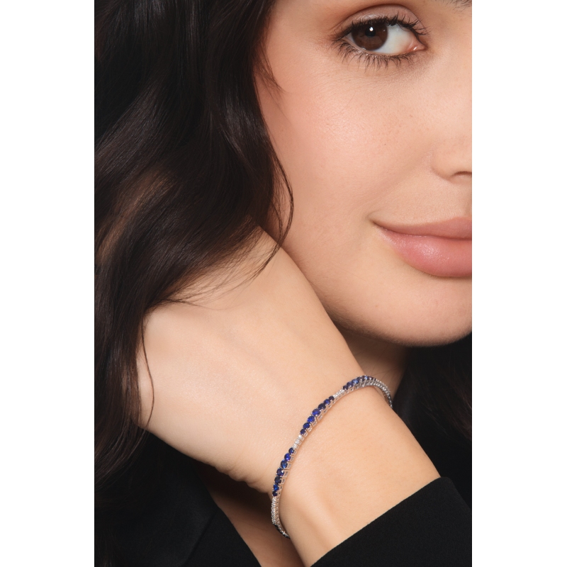 Bangle in 18k white gold with blue sapphires and diamonds 