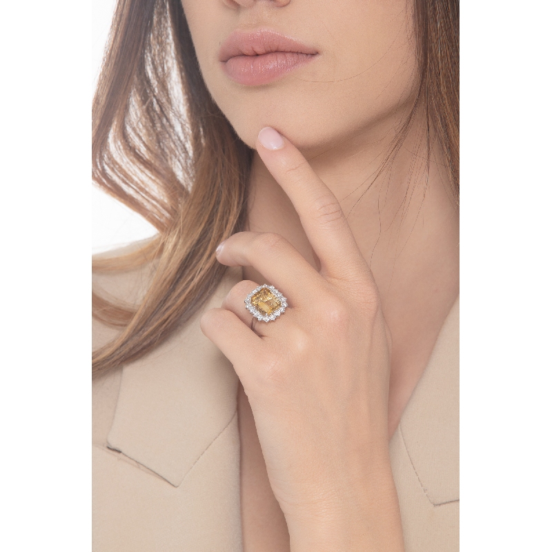 Emerald-cut yellow citrine ring with diamonds in 18kt white gold Emerald-cut yellow citrine ring with diamonds in 18kt white gold