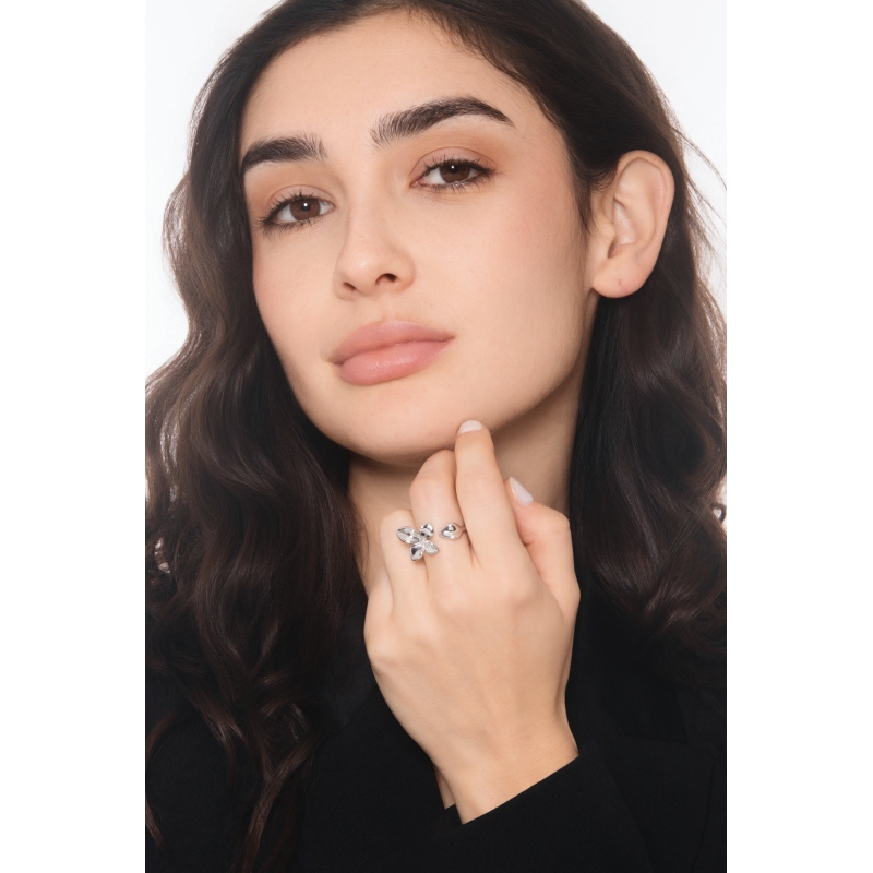 Modern flower open ring with diamonds in 18kt white gold