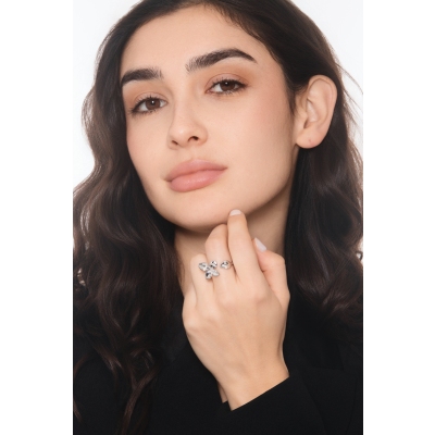Modern flower open ring with diamonds in 18kt white gold
