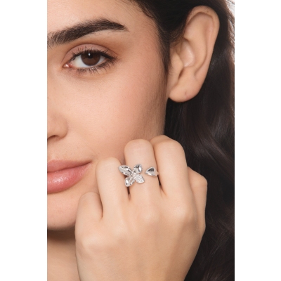 Modern flower open ring with diamonds in 18kt white gold