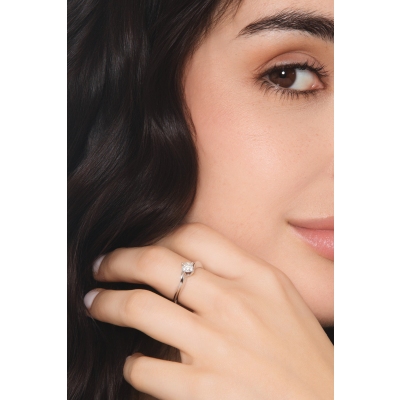 Solitaire ring in white gold 18k with diamond 0,50 ct