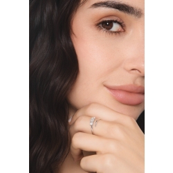 TOI&MOI ring in 18k white gold with three diamonds 2