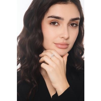 TOI&MOI ring with three diamonds in 18k white gold