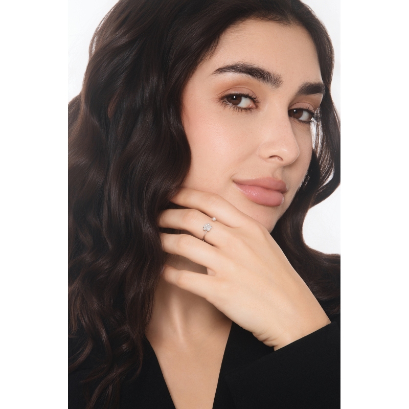 Diamond pavé paw print ring in 18kt white gold