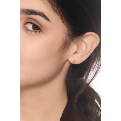 Single pyramid earring 18kt yellow gold